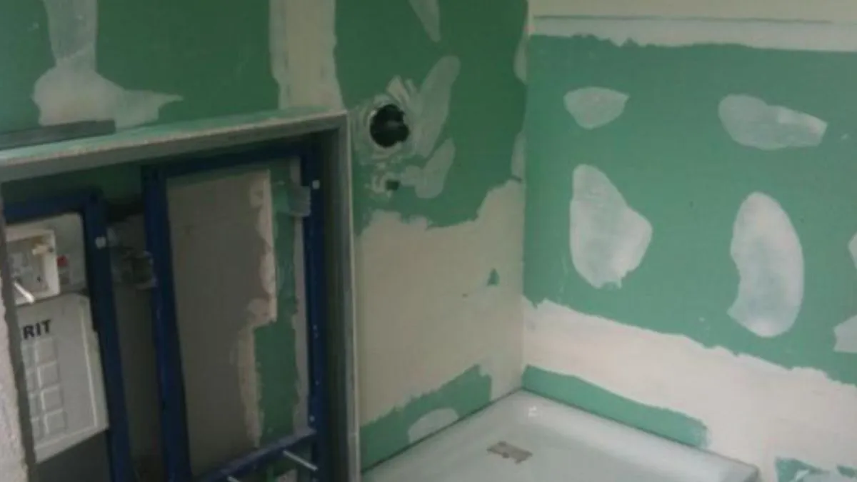 come nascondere tubazioni del bagno con cartongesso